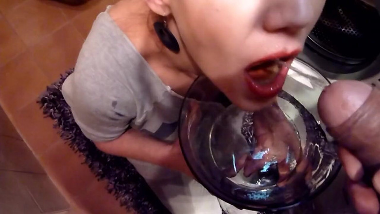 Vengalo: Pissloving Toiletslut Gets Her Mouth Filled by Vengalo