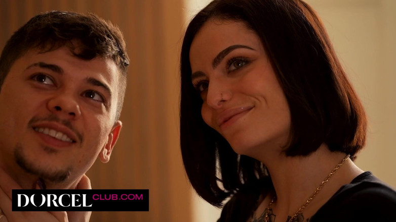 Dorcel Club: Tiga Hati, Satu Api