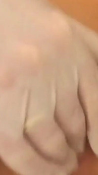의료 판타지에서 장난감으로 탐험하는 빨간 머리 밀프