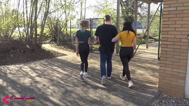 German Fuck Girls: Bezczelny pickup! Przechodzi przekonani do trójkąta!