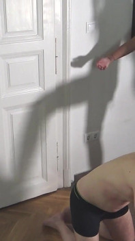 Tyto boty jsou na kopání! Nakopte otrokyně arogantní kožešinové boty děvky!