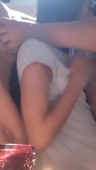 Seks lesbian swedia di dapur - ilusi lesbian