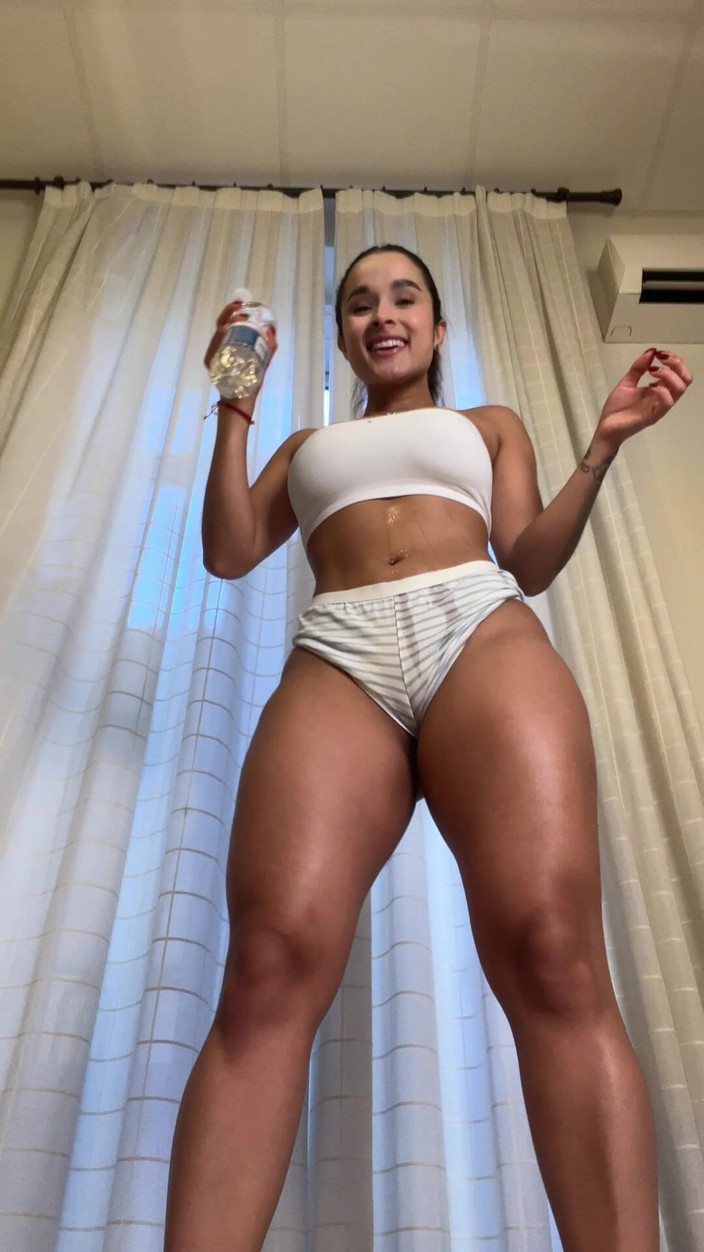 Abella olsen1: कोलंबियाई व्यायाम उसके डिल्डो के साथ कमबख्त शुरू होता है