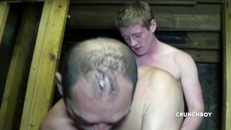 STRAIGHTS BOYS COERCED TO FUCK GAY: 年轻的金发直人妻和爸爸做爱