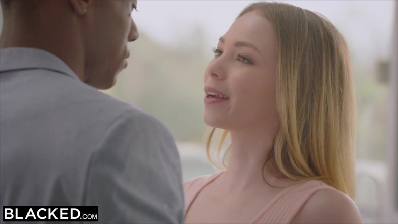 Blacked: BLACKED - Drobná blondýnka s největším velkým černým pérem na světě