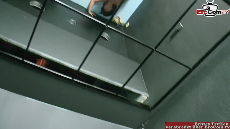 EroCom: Azjatycka milf i blond swinger mają normalną czwórkę w klubie...