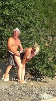 Pickup Sexy MILF trên bờ biển