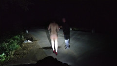 Toilet Mommy: 老猪变态撒尿夏天户外性爱