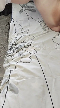 Thủ dâm của một cái lồn to đầy thịt