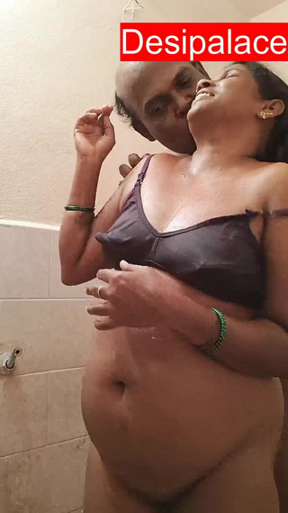 Desi palace: Sexy koupající se sex, část 2