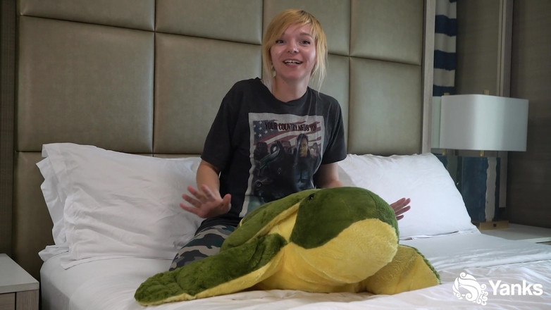 Yanks: Alexa Crush, experte en baise d’oreillers