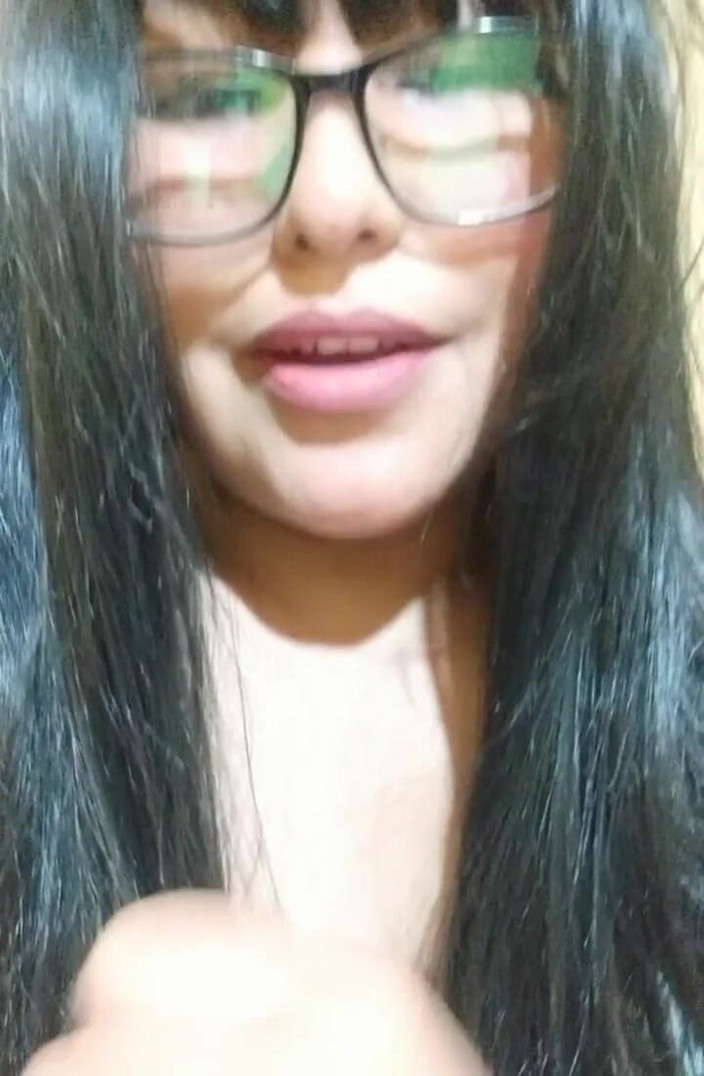 Carla Villalobos: Prdelatá žena v červených tangách touží po šukání chlapa, který v ní skončí