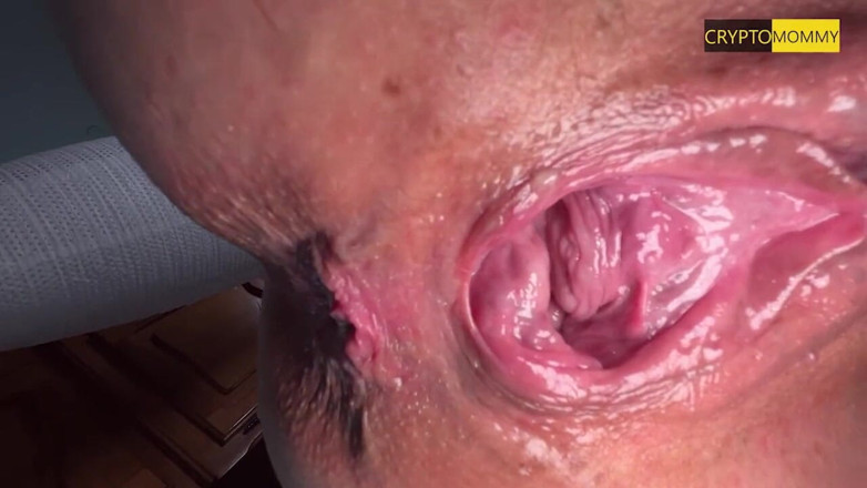 Crypto Mommy: Contenuto di Un enemas su La mia sposa - episodio 1