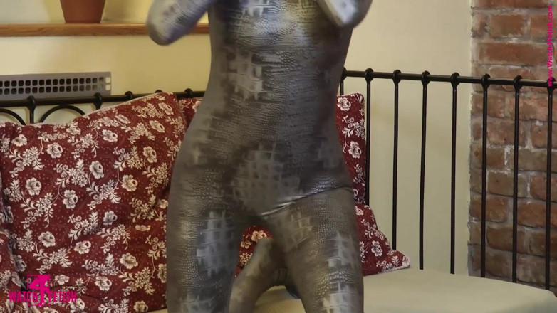 ZentaiDolls: Tereza pornoster in een nylon catsuit