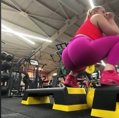 JuiceLussie: Sexy mädchen-training im fitnessstudio, so heiß