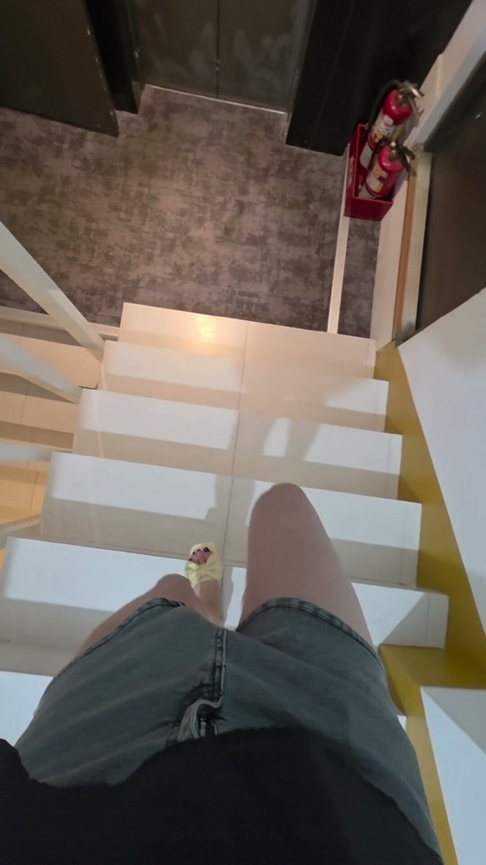 Taiwancdgirl: Shemale Ting Xuan Masturbates Outside While Wearing Hot Pants.