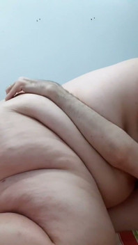 Amateur bbw-vrouw zuigt en berijdt een grote lul