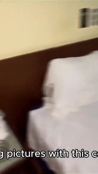 Tengere blanke 18-jarige heeft seks met de cameraman en hij komt binnen klaar. HD-porno - in het Spaans - Mexicaans - pov.