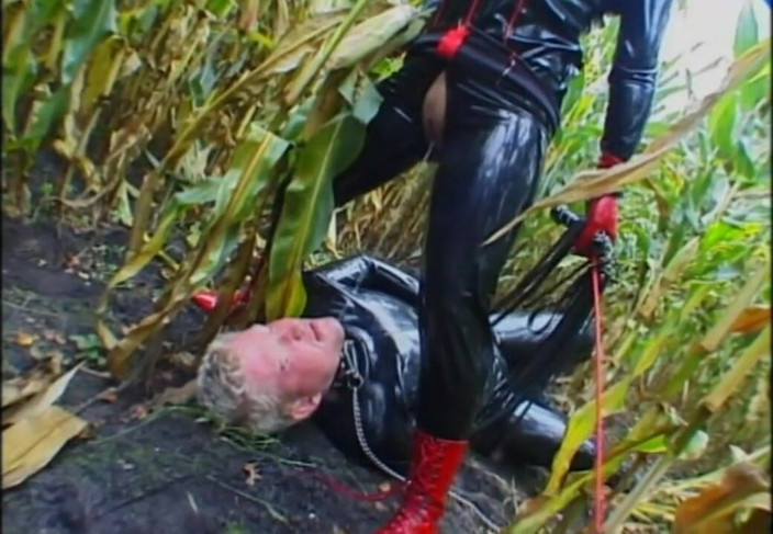 Absolute BDSM films - The original: Ponižující lízání kundičky v plynové masce