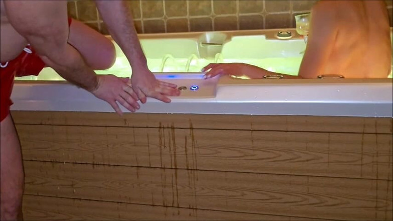 Christi: Dans Le Bien-être Avec Une Cage De Chasteté