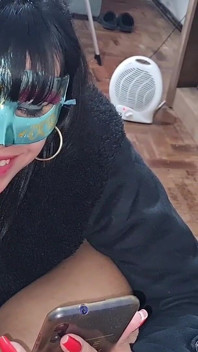 Cuckold ringer till sin fru medan hon har sex med någon