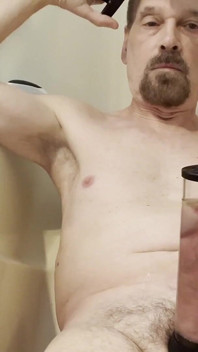 Stepdaddy Pumped and Pissing.