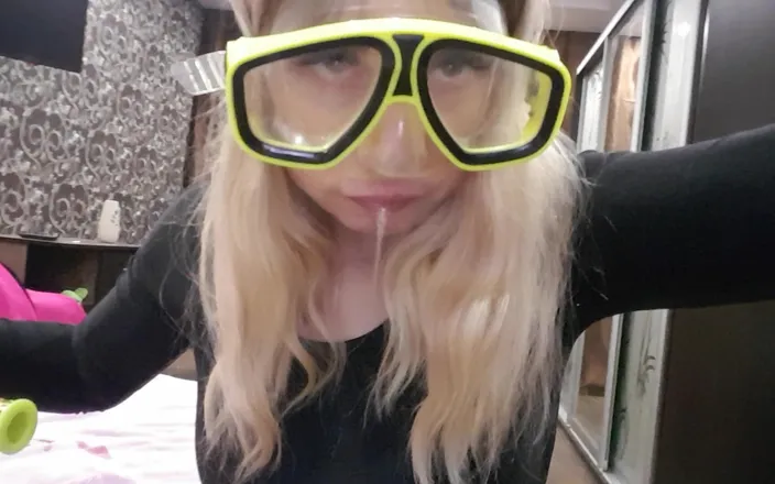 LarisaCum: I Play with the Tube and Suck It Deep XXX