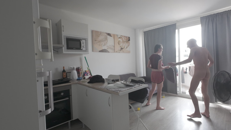 SkinnyWithAHugeDick: Wie Ich Vom Hausräumen Ging, Um Sperma in Meinem Mund...