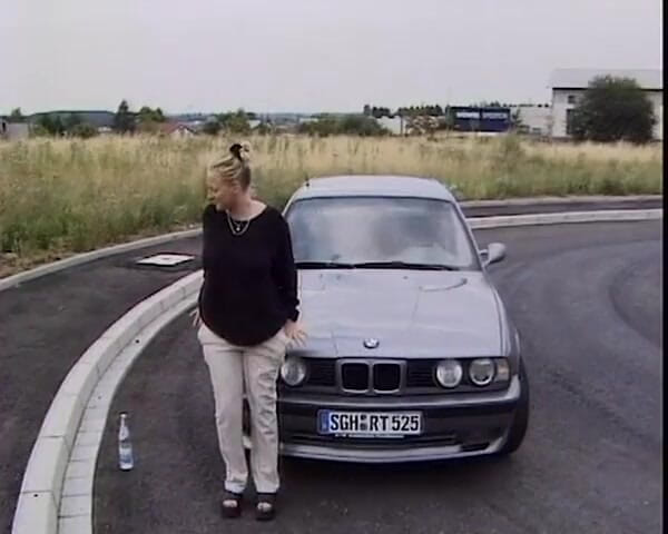 BB Video - Old School: MAMĂ SEXY GERMANĂ BLONDĂ CARE SE PIȘĂ