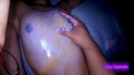 Susyzuperpete: Я роблю еротичний масаж своїй зведеній сестрі Сьюзі: у неї величезна сексуальна дупа