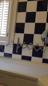 Beth Bennett kamera arkası banyo yapıyor video