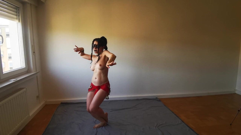 Kitty Dancer: Sexy arabische sklavin führt heißen tanz durch - bauchdance-gürtel-striptease endet komplett...