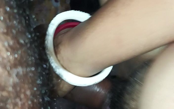 Playboy rahul: Bengalisches mädchen nimmt eine flasche in ihre muschi
