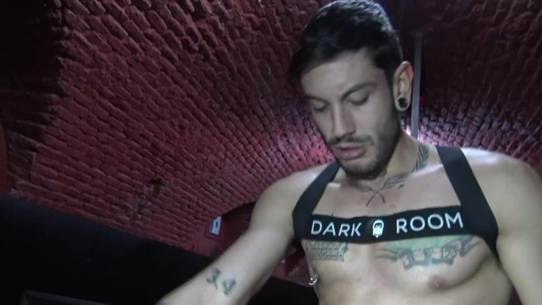 Gaybareback: Douglas usado a pelo por Alexis Clark