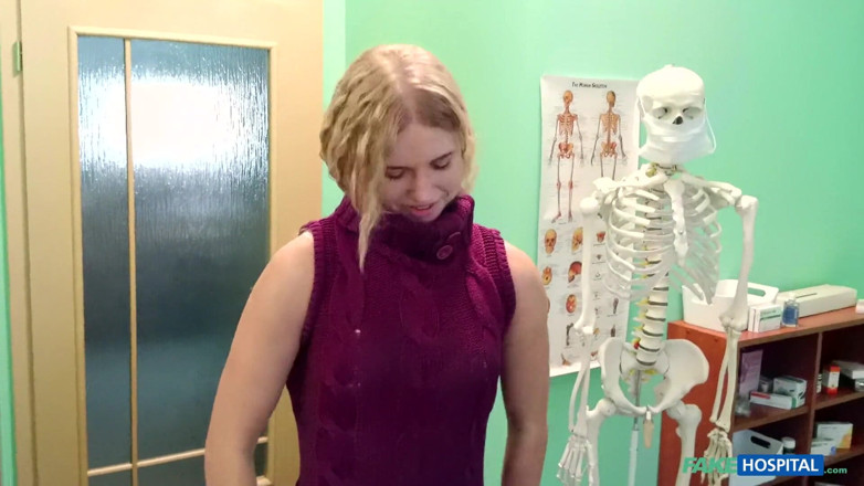 Fake Hospital: Creampie interne pour une blonde sexy