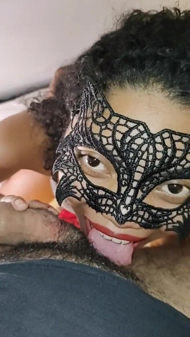 Pietro Montoya: Styvdotter Med Smink Dricker Din Kopp Piss Koncentrerat