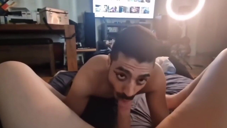 Daddy Femboy: Dale un culo una mamada