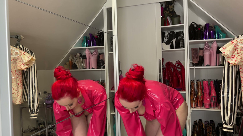 Miss_Fetilicious: Home Alone and a Bit Horny