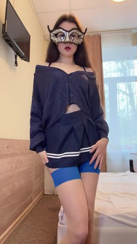 Graziosa Russa Chiacchierona Con Calze E Tacchi Che Balla Striptease