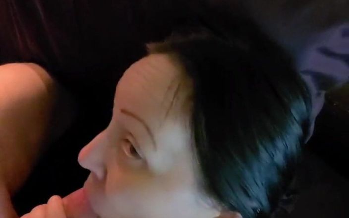 Lizzie Luster: Vykukej mi nálož do krku