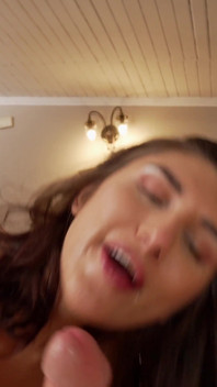 Bedroom funtime: guy surprises sexy girl with creamy creampie