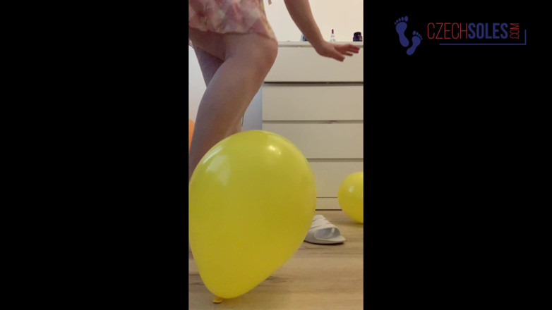 Czech Soles - foot fetish content: Feet &amp; Balloons Crushing