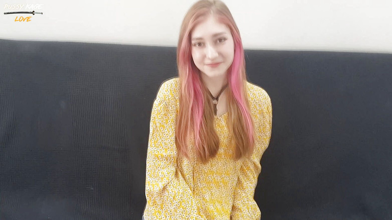 Your Naked Dream: Casting di una ragazza dai capelli rosa in jeans - una...