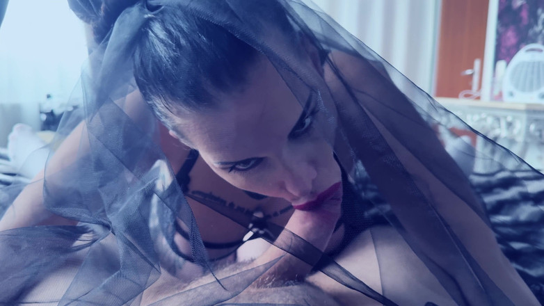 Miss Alessa Milano: Morticia fait une chaude nuit d’Halloween