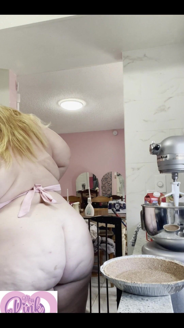 BBW on the Kitchen (Miss Pink Plush)