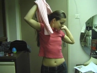 Flash Model Amateurs: สาวมินิหน้าอกเล็กถอดเสื้อผ้าโชว์กล้อง