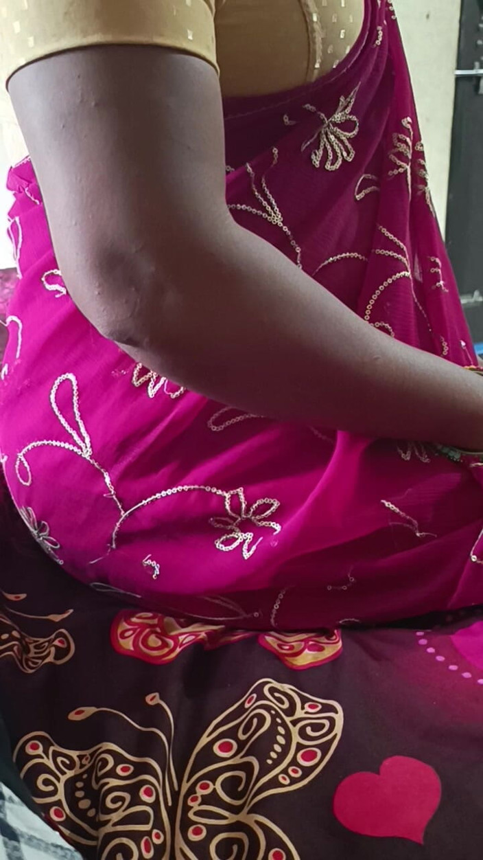 Desigirlsiri: Makcik desi India yang cantik berkongkek dengan bos Suara Telugu