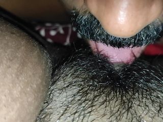 Realmallucouplevlog: मेरी रसदार चूत चाटना और मेरे दोस्त को चोदना