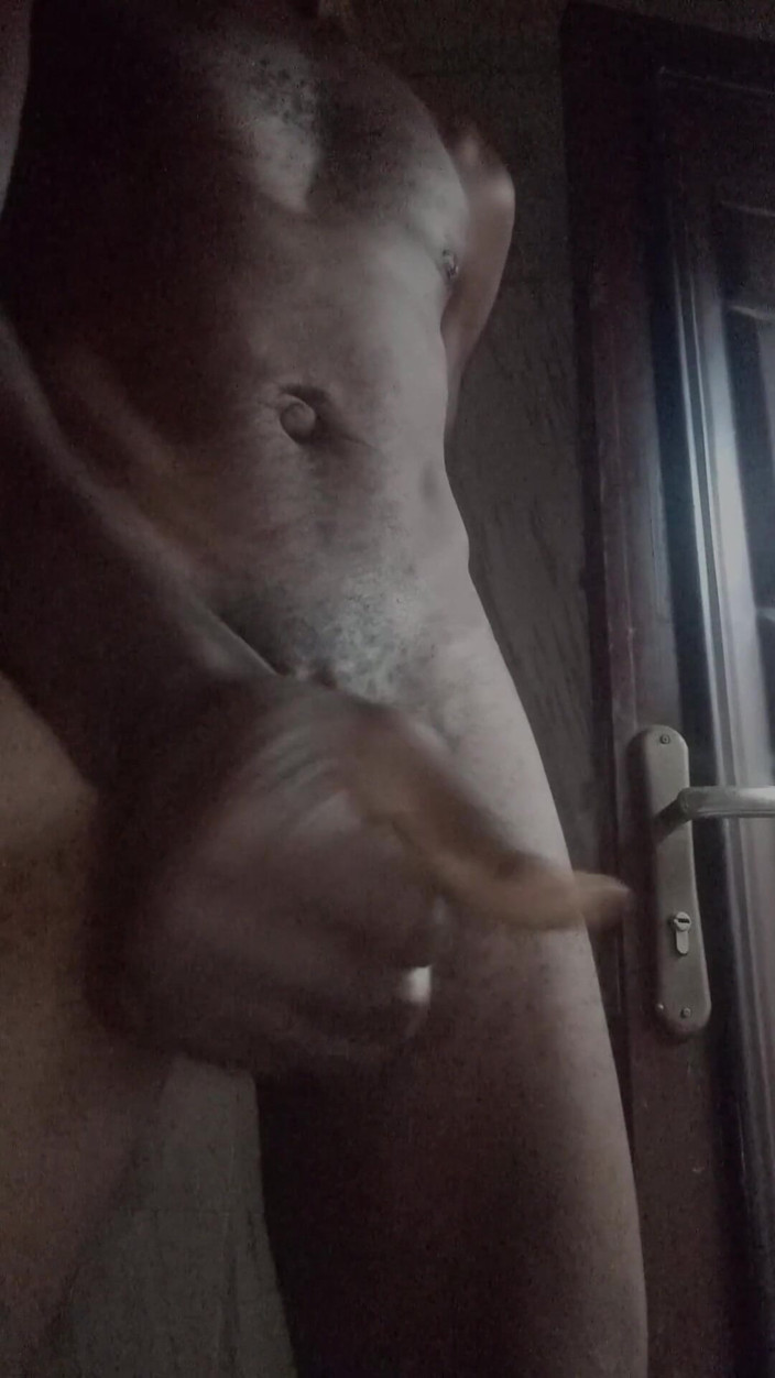 Londiq boys: Londiq Zeigt Seinen BBC, Der Anal Fingert, Masturbiert Und Kommt