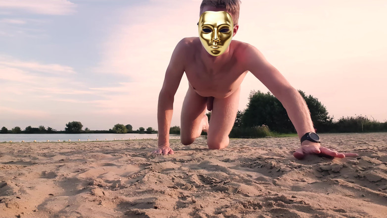 GoldenElixxxir: Twink På Klädd Icke Nudist Strand Hemligt Naken 4K! Tonåring Exhibitionism...